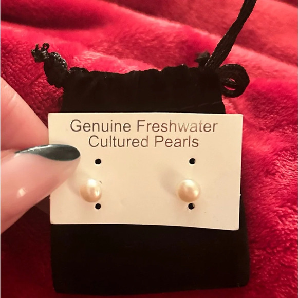 Pearl Earrings - Picture 2 of 3